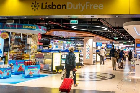 lisbon airport shops